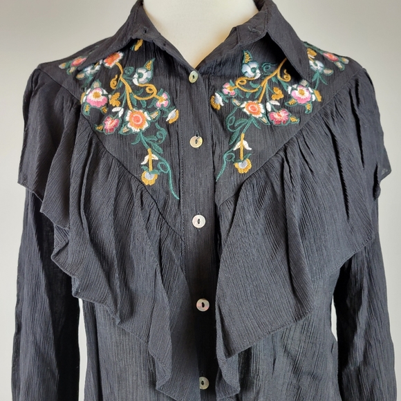 NWOT Shop The Trends Floral Top - Picture 2 of 9